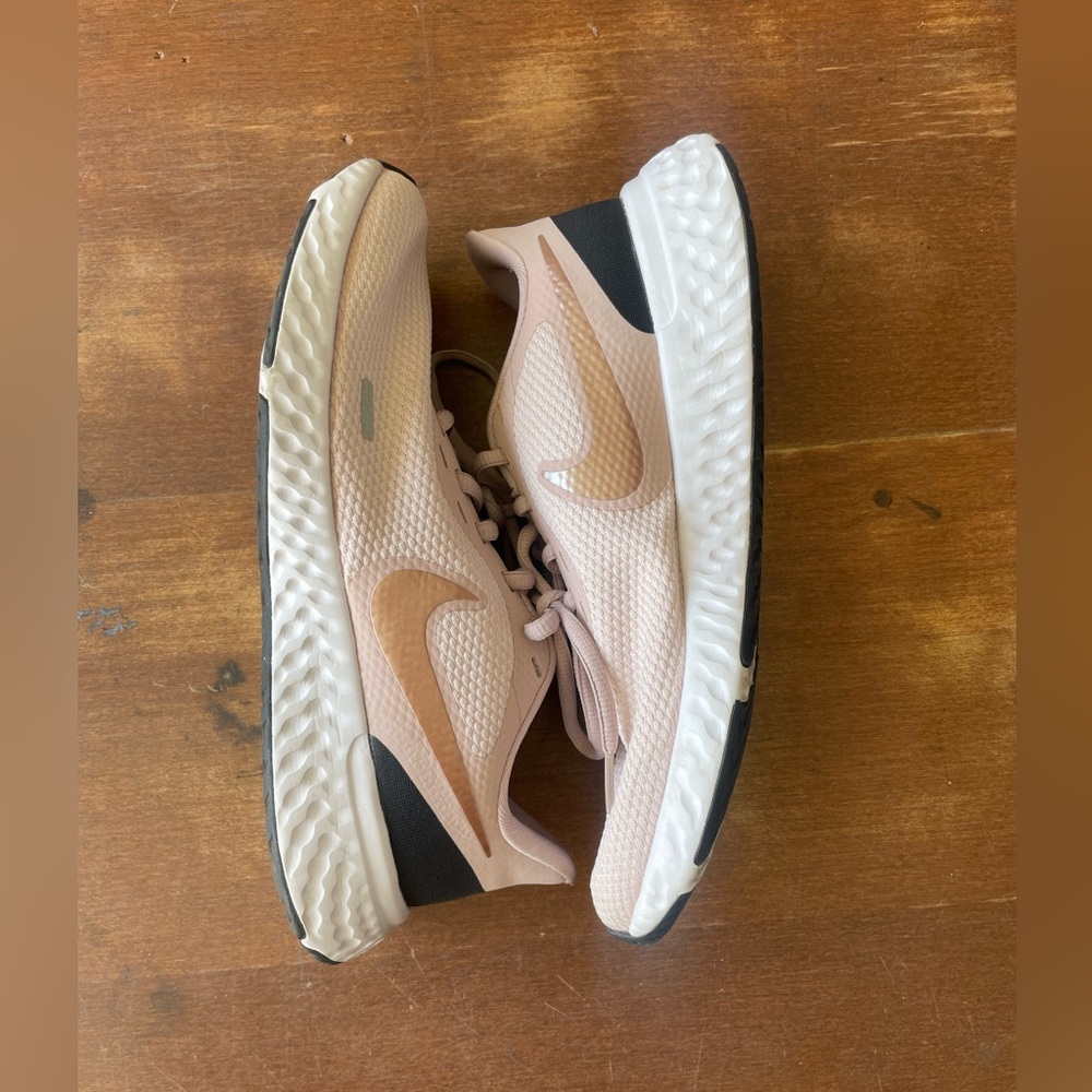Nike Revolution 5